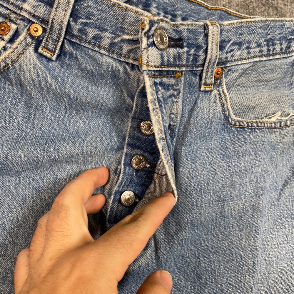 Levis 501 Original Fit Jeans Mens 34x29 Light Wash Distressed Button Fly Blue - Picture 6 of 9